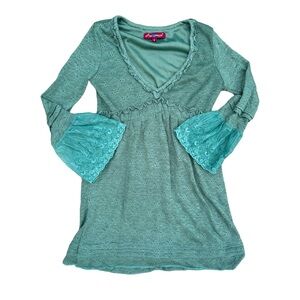 UTTAM LONDON | V-Neck Bell Sleeve Lace Tunic Blouse